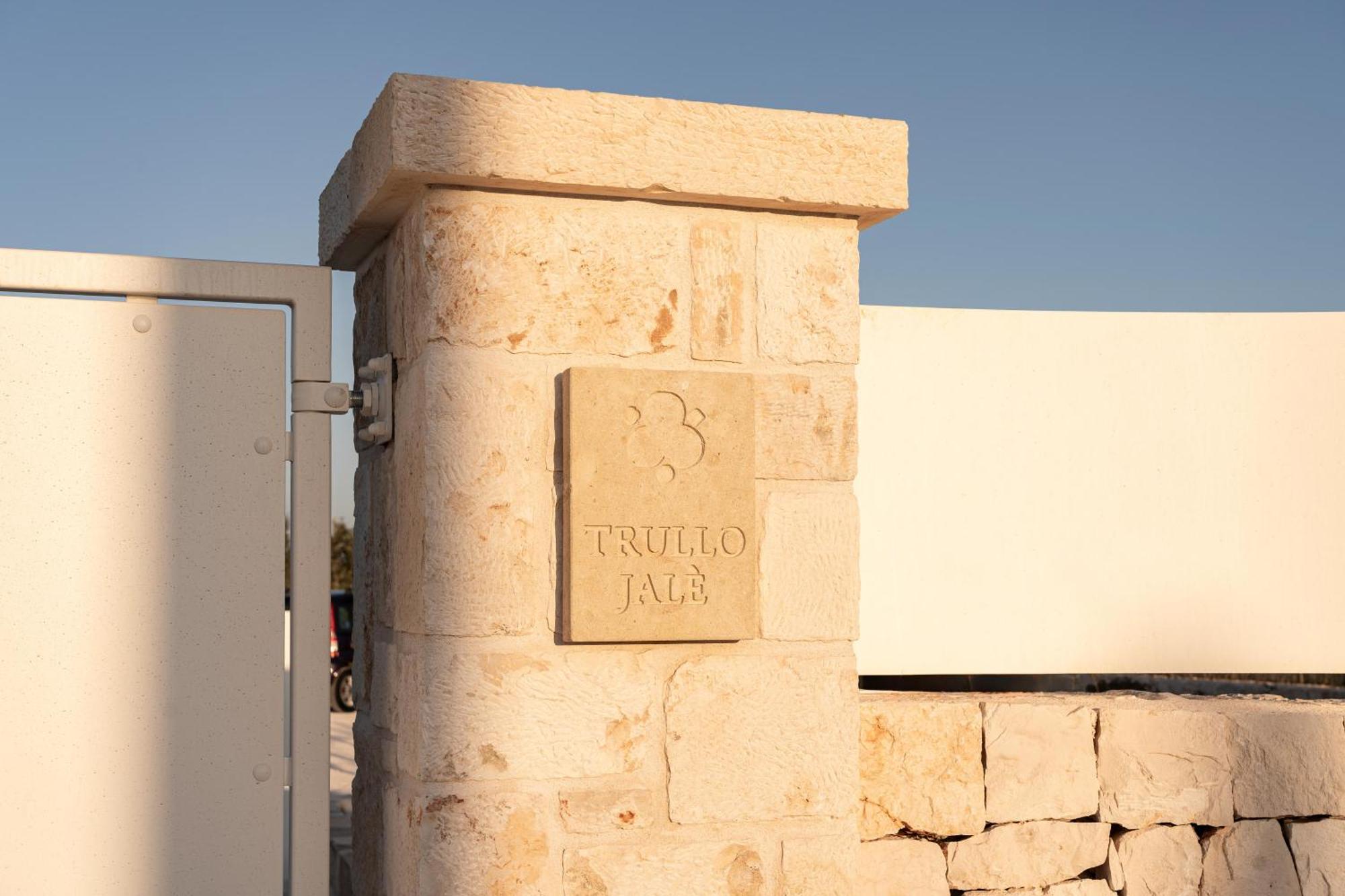 Trullo Jale - Boutique Apartments Ostuni Eksteriør bilde